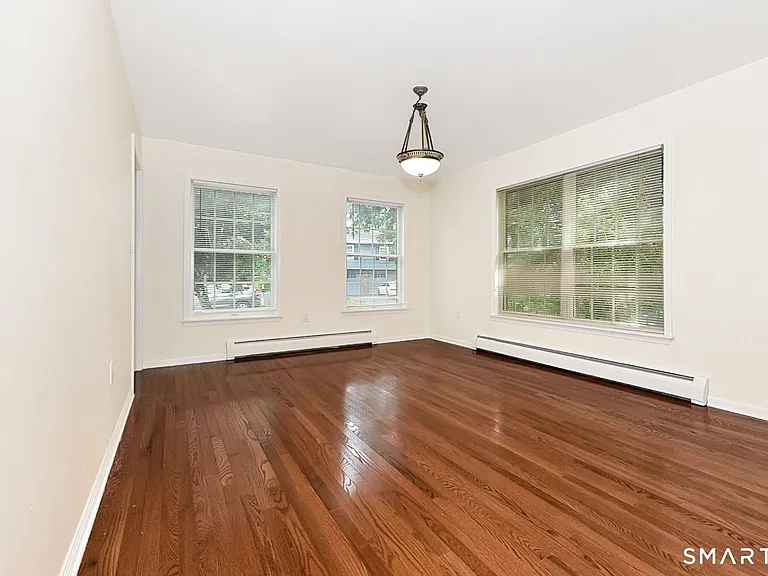 5 Moody Ave — Photo 9