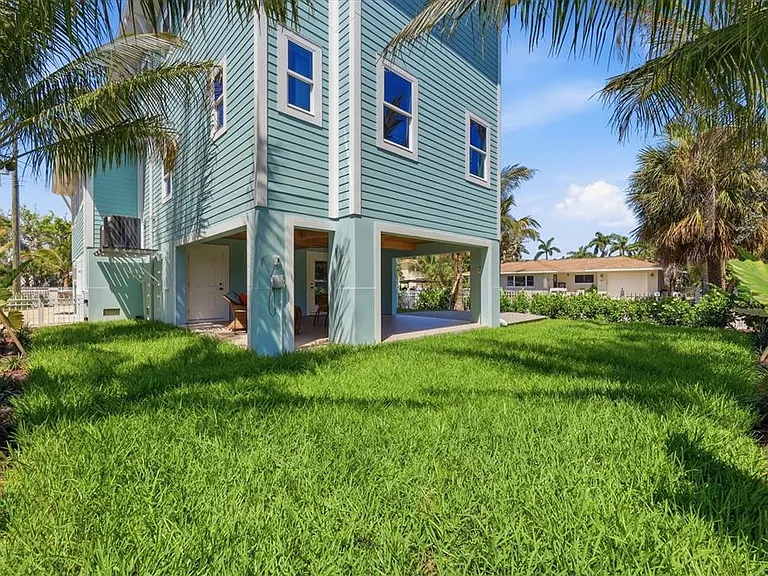115 Aqua Ln — Photo 55