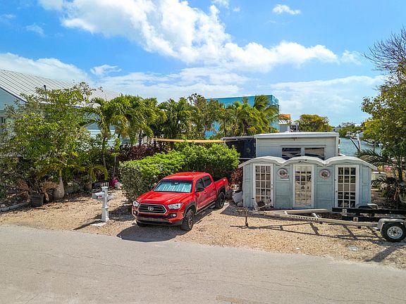 3rd image of 3 Riviera Dr