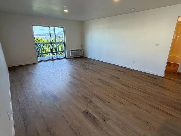 309 W C St — Photo 10