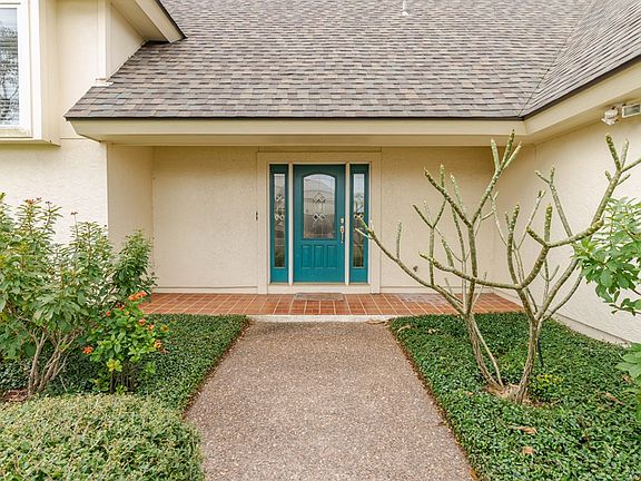 2nd image of 12 Blue Heron Dr