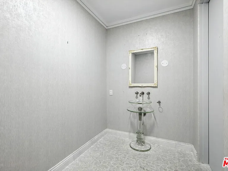 1675 N Woods Dr — Photo 30