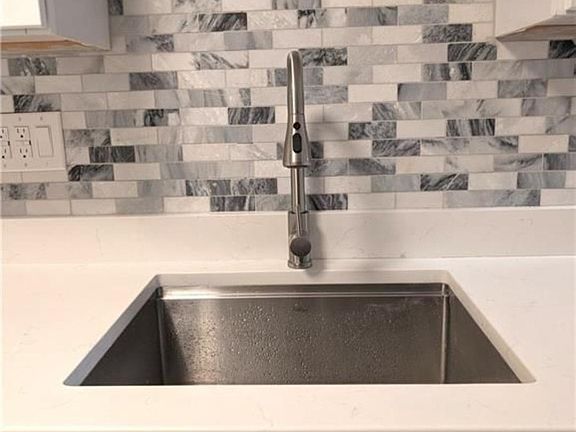 5th image of 420 Woodward Rd APT 19