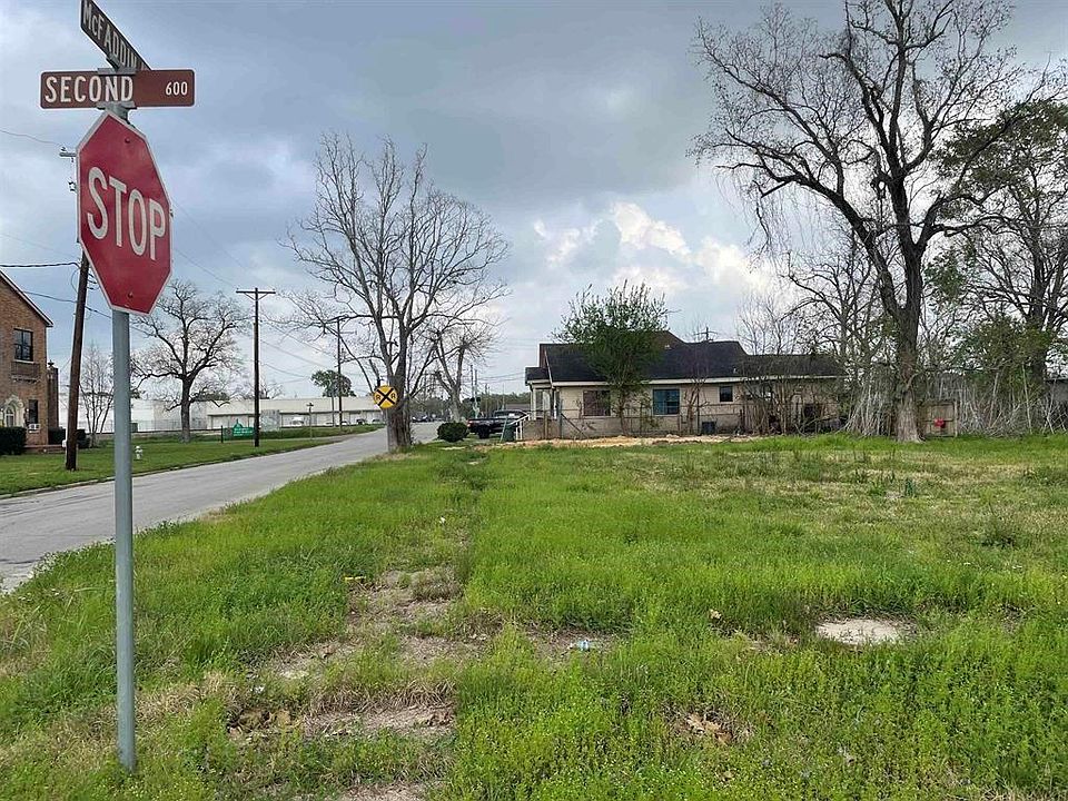 1st image of 562 2nd St