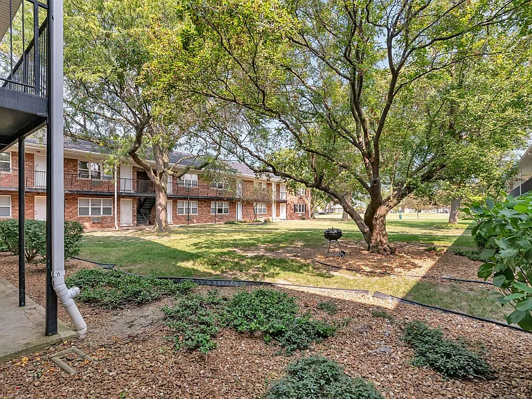 Iron Gate Apartments — Photo 8