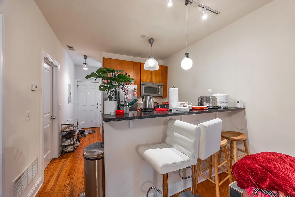 Building Photo - 1738 W Altgeld St #2