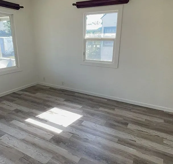 2134 White Ave — Photo 2