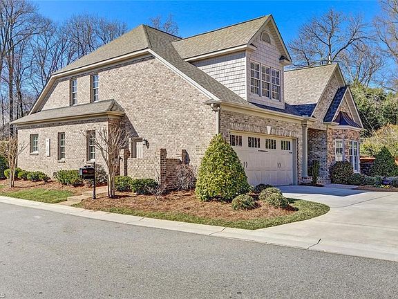 2nd image of 17 Blakeney Pl