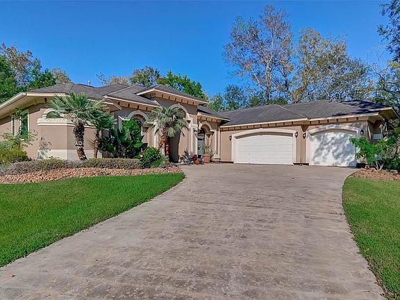 Home Sweet Home with serene country living!