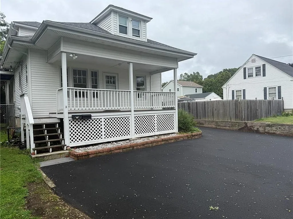 2 bed, 1.0 bath, 950 sqft, $2,300 — Photo 2