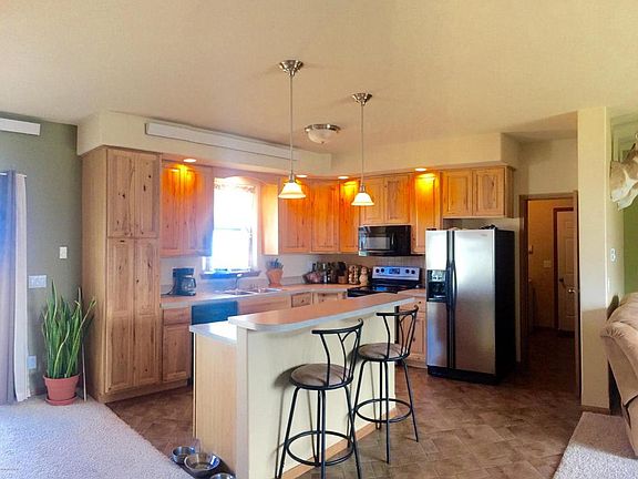 4th image of 207 S 10th St
