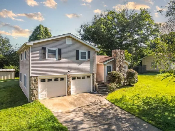 105 Alvin Dr, Carrollton, GA 30117