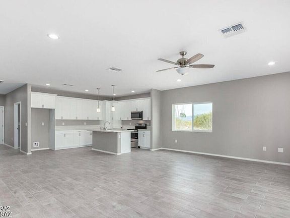 4th image of 2613 W Arthur Pl