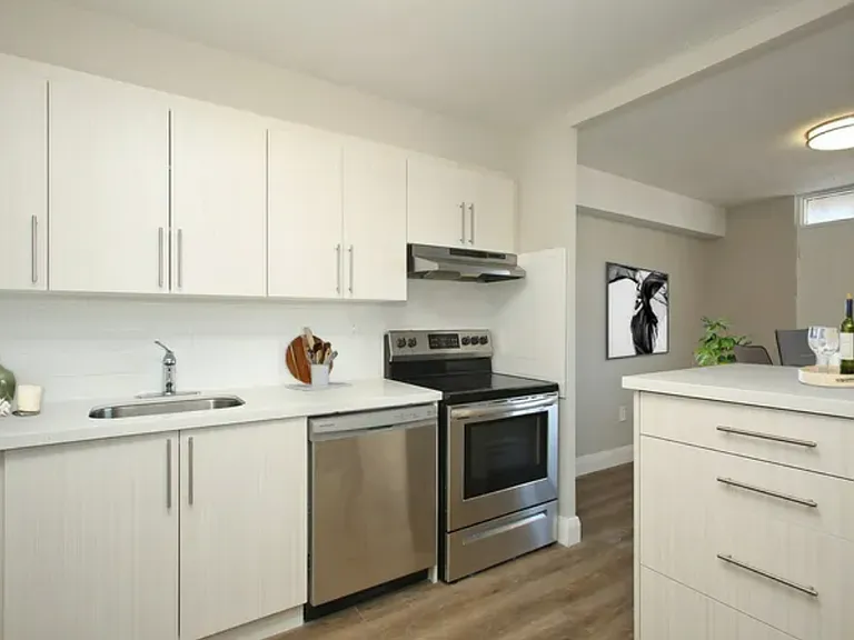 1251 King St W — Photo 32