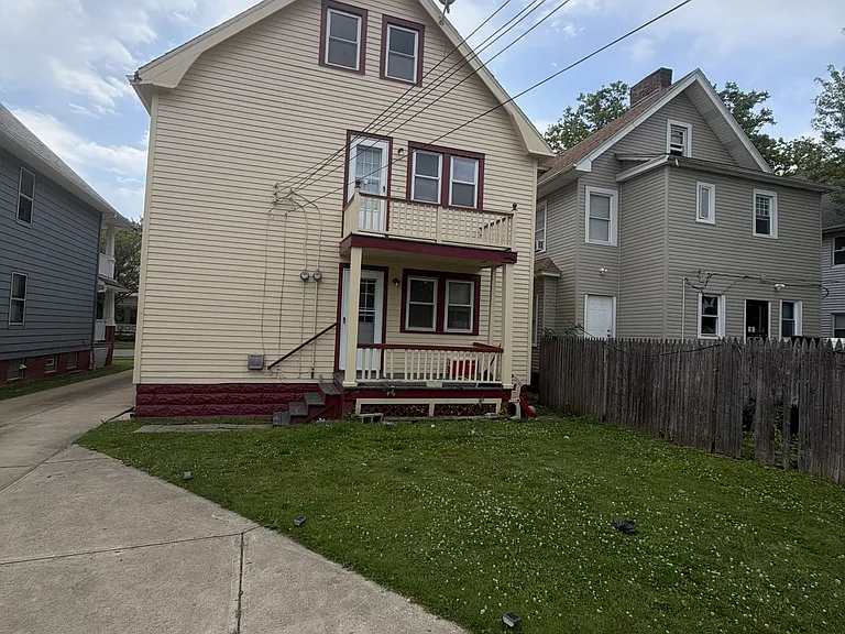 10324 Bernard Ave — Photo 2