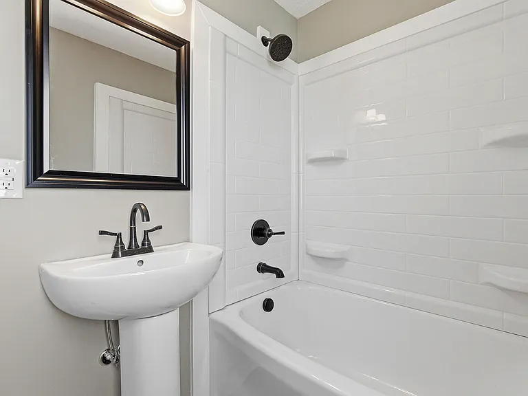 411 W Bernhard Ave — Photo 7