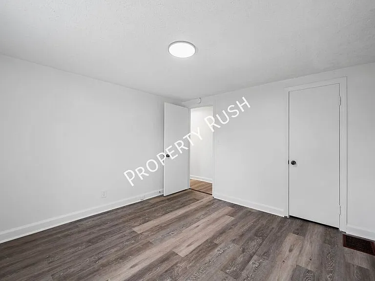 424 Hedgewood Dr — Photo 15