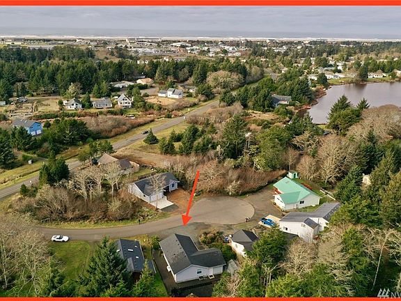 5th image of 637 Rainbow Ct NE
