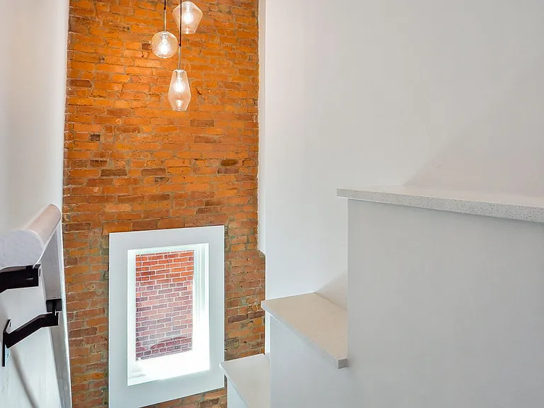 1386 1/2 Neil Ave #1/2 — Photo 4