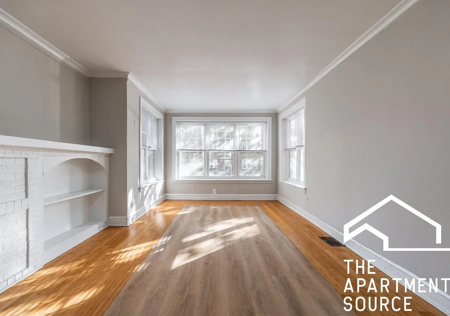 6304 North Oakley Avenue #1 — Photo 2