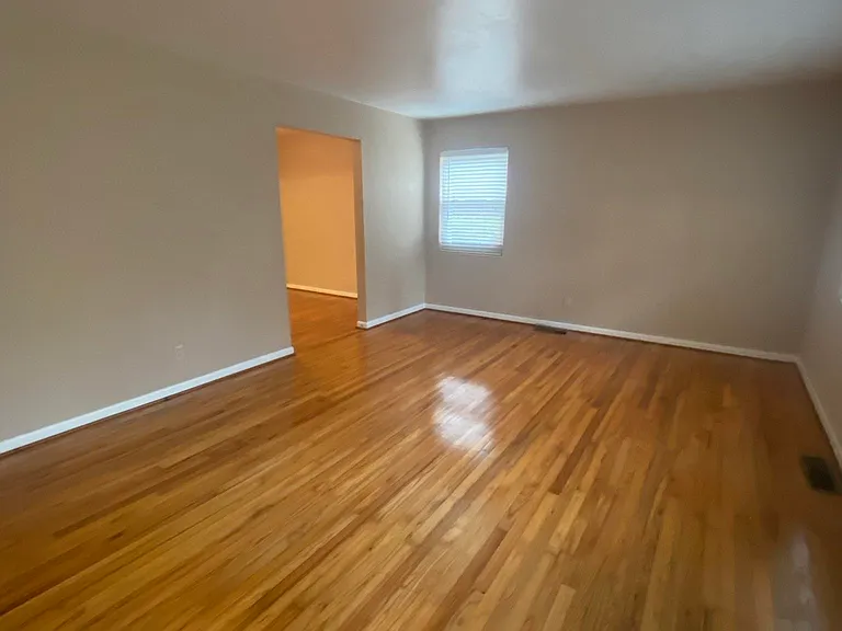 1504 Sunset Ln — Photo 2