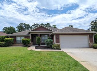 2762 Lakes Edge Ln, Navarre, FL 32566
