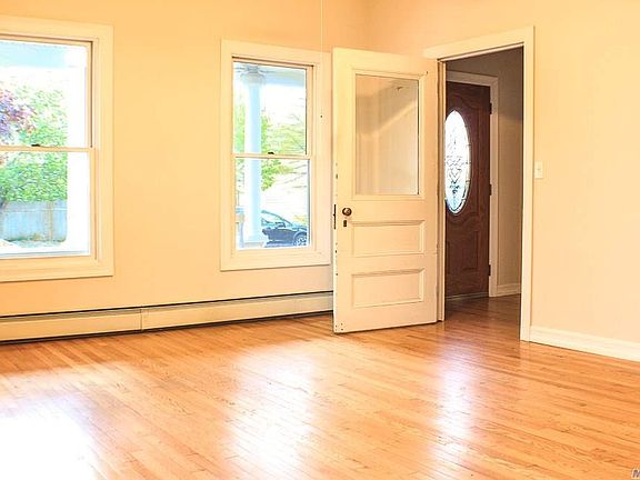 3rd image of 114 North St