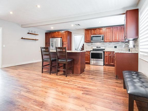 3rd image of 1531A Linwood Cir
