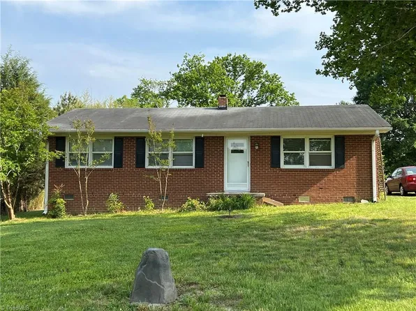 4112 Kivett Dr, Jamestown, NC 27282