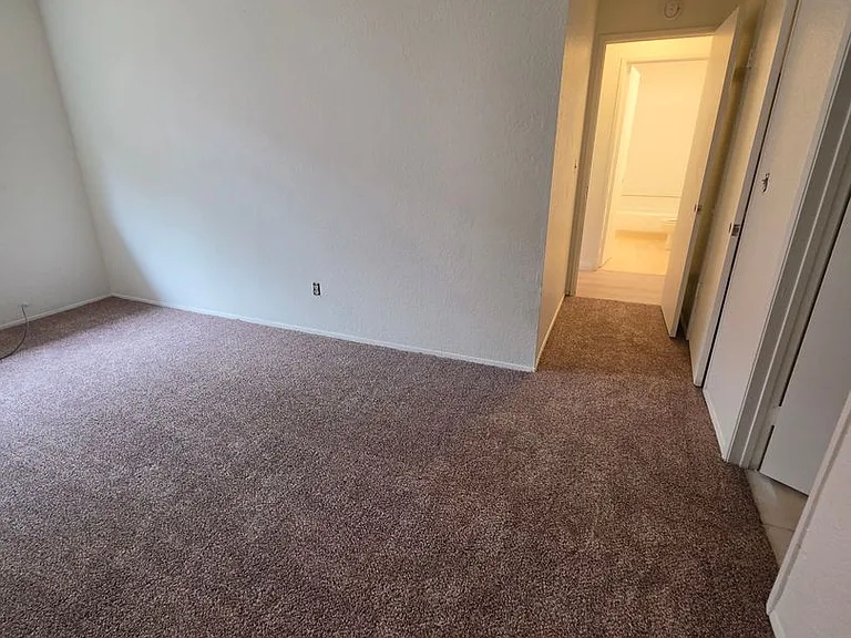 5311-5315 Santa Margarita St — Photo 15