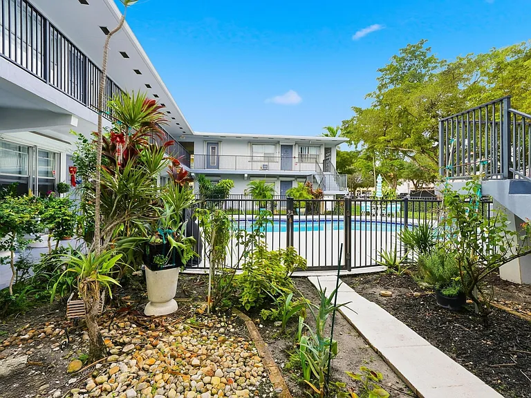 3510 Harrison St #4 — Photo 4