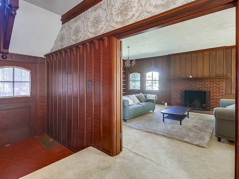 1005 Adella Ave — Photo 5