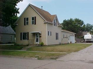 113 Carson St, Pella, IA 50219