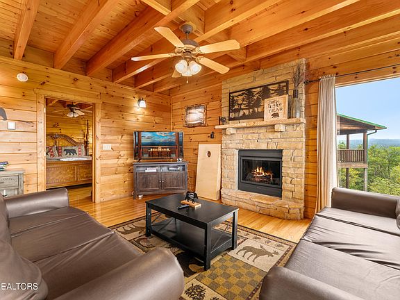 5th image of 2422 Breezy Ridge Dr
