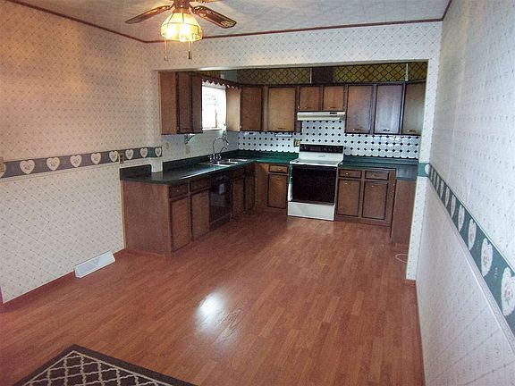 4th image of 56730 Windsor Ave