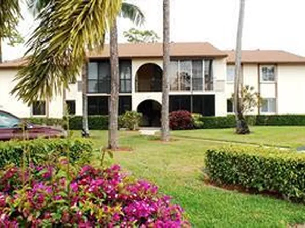 308 KNOTTY PINE Circle #D-1, Greenacres, FL 33463