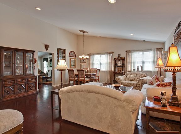 5th image of 584 Harvey Lake Dr #0