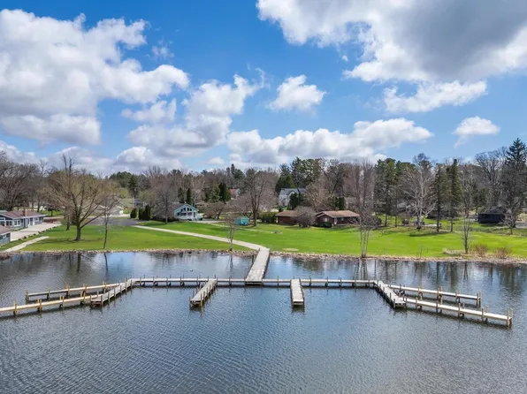 413 Strauss unit 4 Avenue, Green Lake, WI 54941