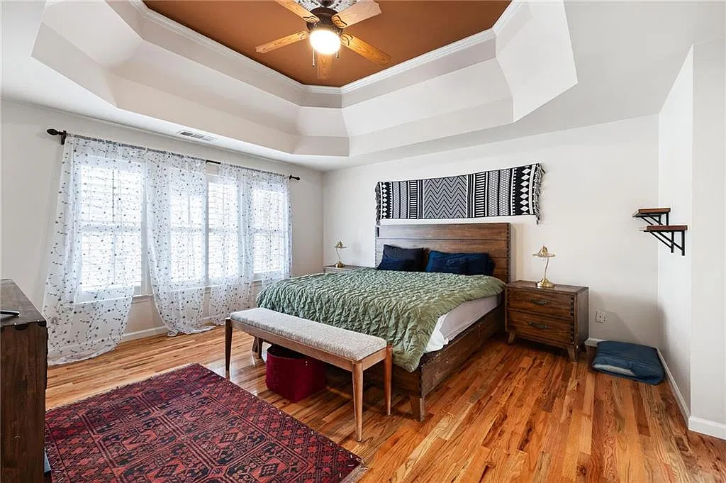 4 bed, 2.5 bath, 2649 sqft, $4,995 — Photo 4