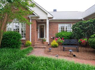 905 Flicker Ln, High Point, NC 27262