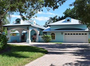 700 Old Trail Dr, Naples, FL 34103