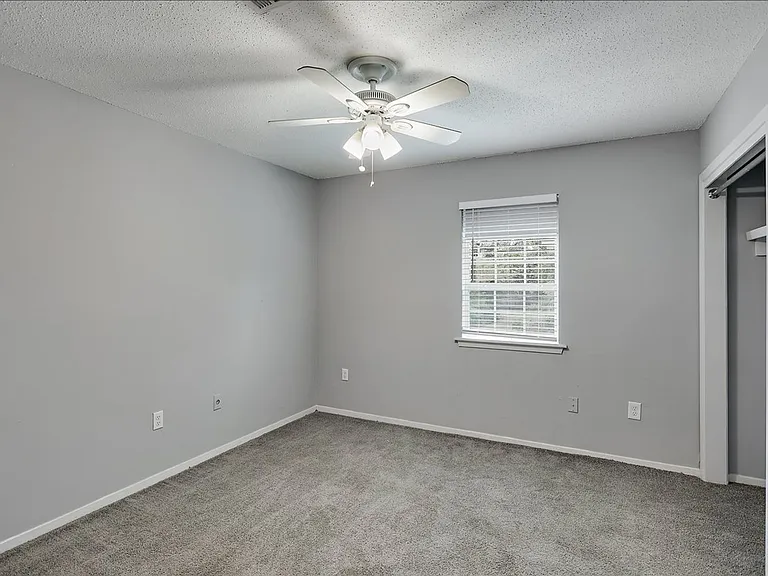 1718-1720 Hazel St — Photo 15