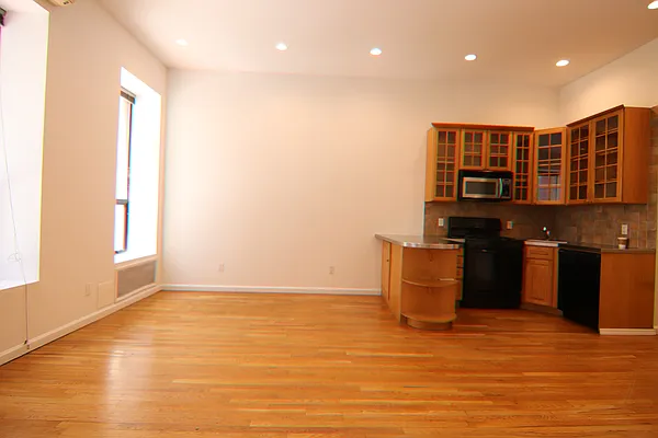 Rented by Halstead Real Estate | media 32