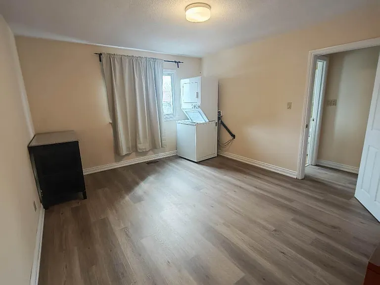 364 Wilson Rd S #2 — Photo 8