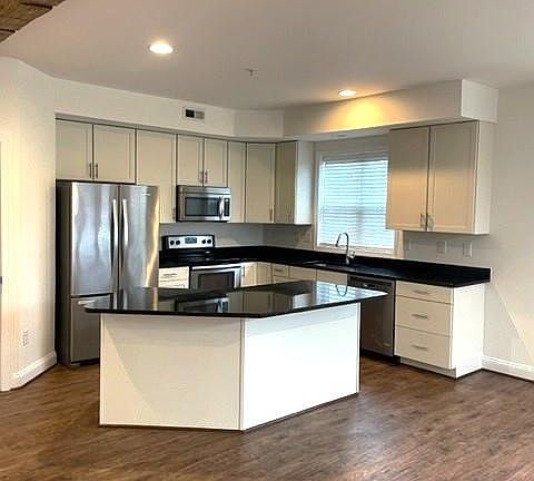 5th image of 1 Chestnut Woods Dr