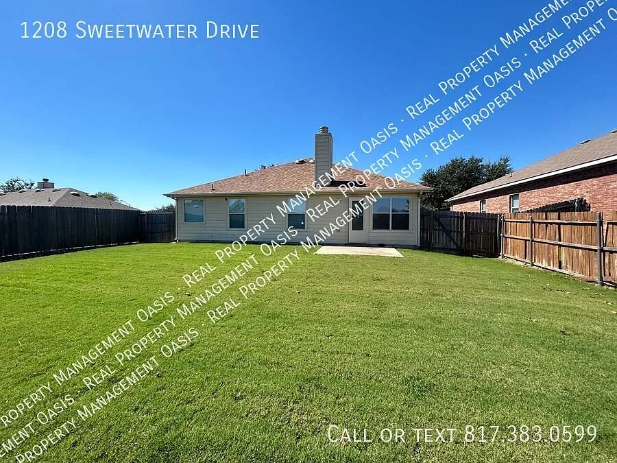 Exquisite 3 bedroom 2 bathroom home in a beautiful Burleson neighborhood. — Photo 3