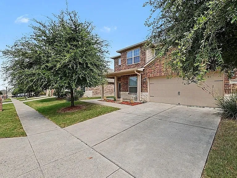 4 bed, 3.0 bath, 2855 sqft, $2,695 — Photo 2