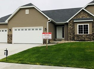 2280 Heritage Green Dr, Hiawatha, IA 52233