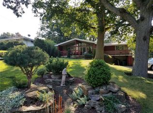 6792 Glenella Dr, Seven Hills, OH 44131