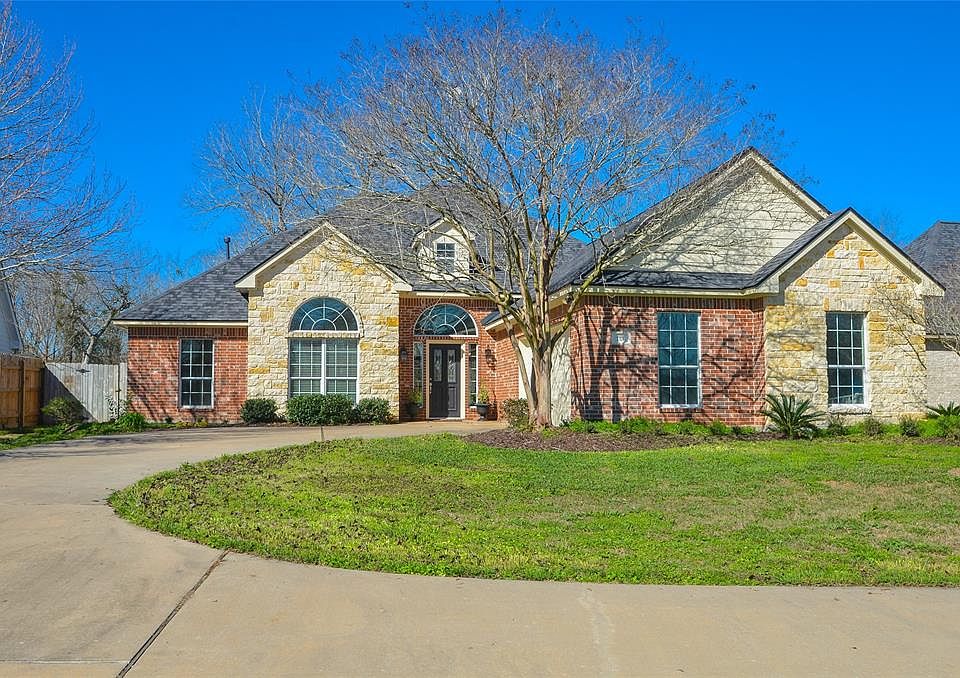1st image of 113 S Creek Dr